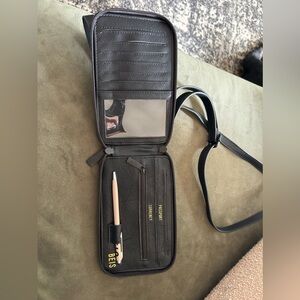 Beis Crossbody / Passport Holder
